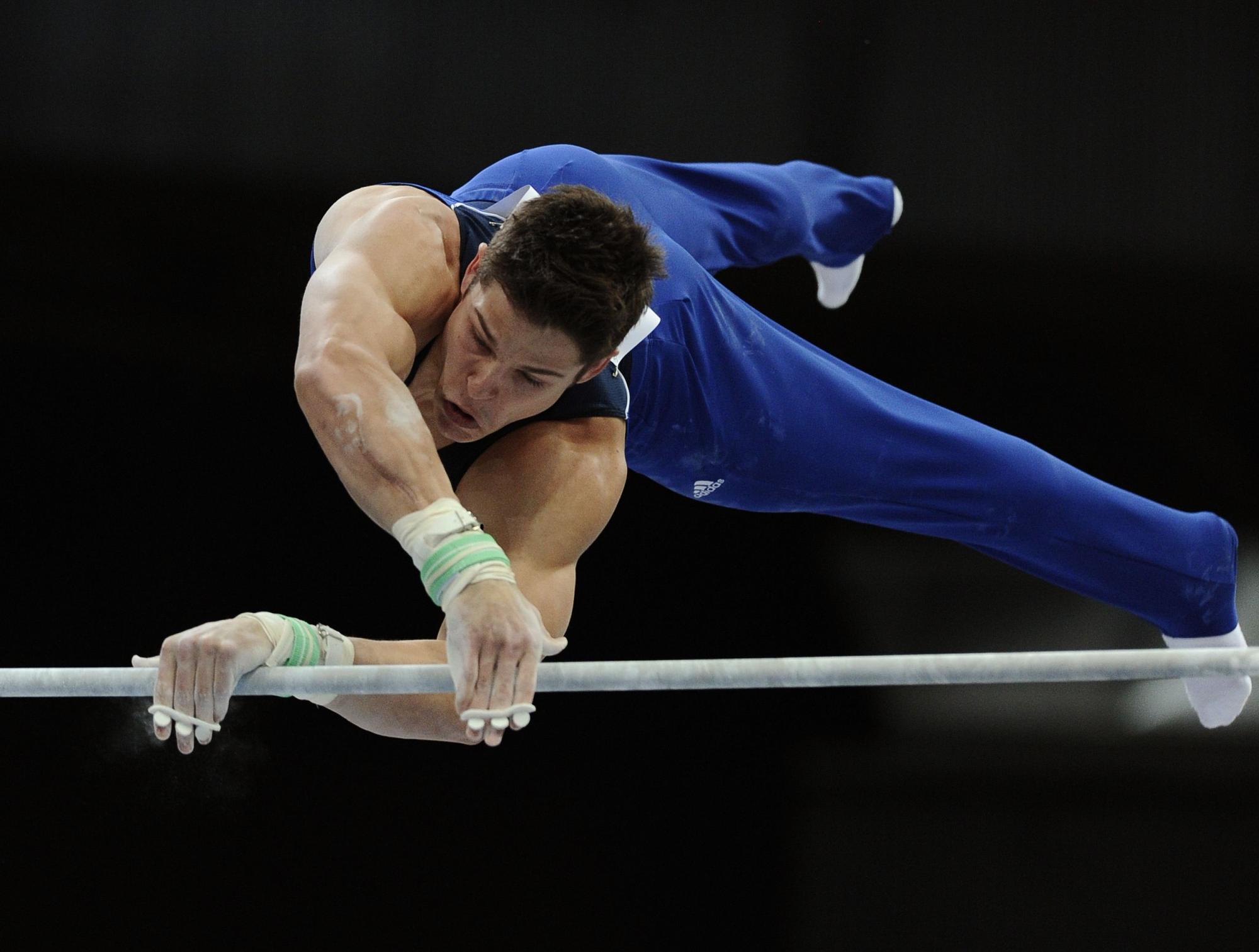 Men's power on the bars