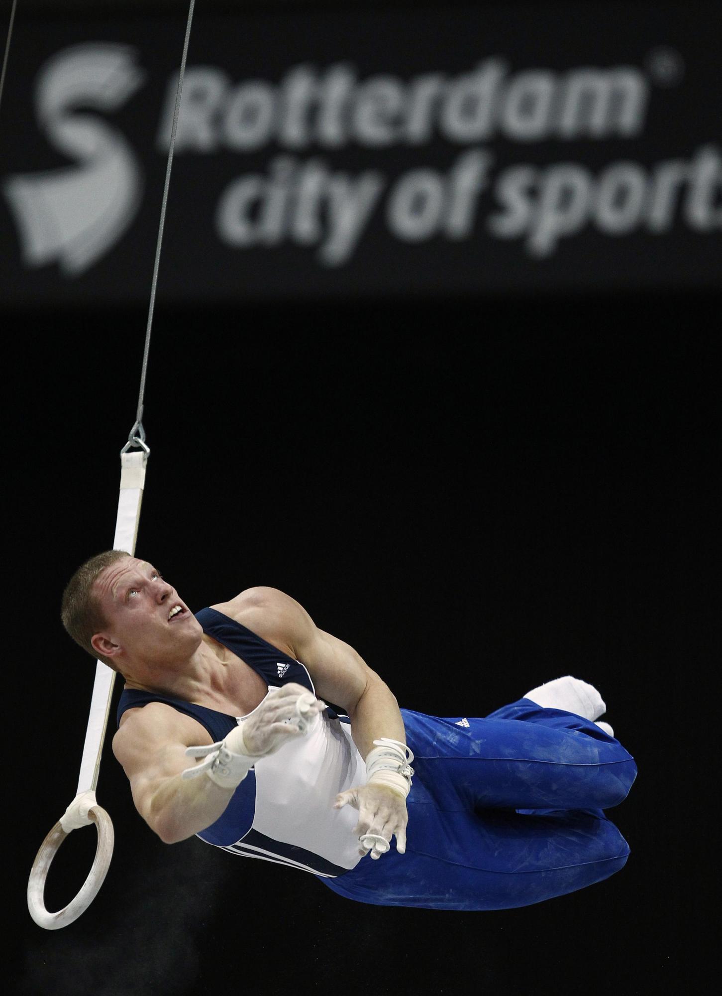 Men's power on the bars