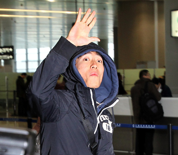 Liu Xiang leaves for Beijing for CPPCC session