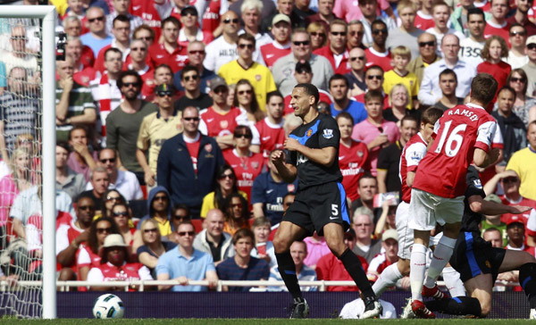 Arsenal wins 1-0 to dent Man United's title hopes