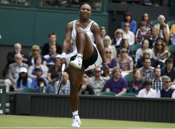 Serena Williams wins on return to Wimbledon