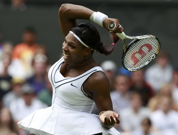 Serena Williams wins on return to Wimbledon