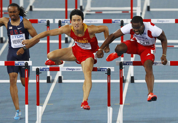 Robles stripped of 110m hurdles gold