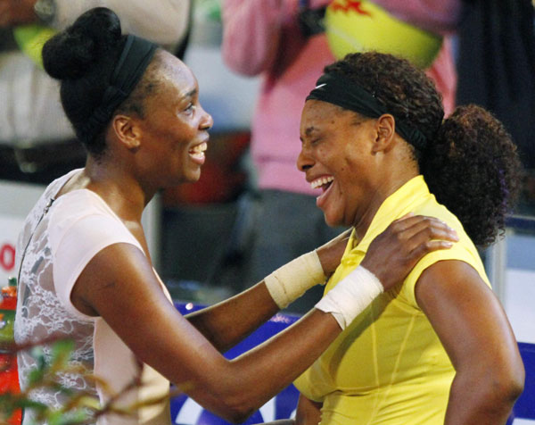 Williams sisters stage exhibition game in Medellin