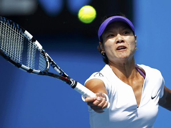 Li Na steamrolls Rogowska to make third round