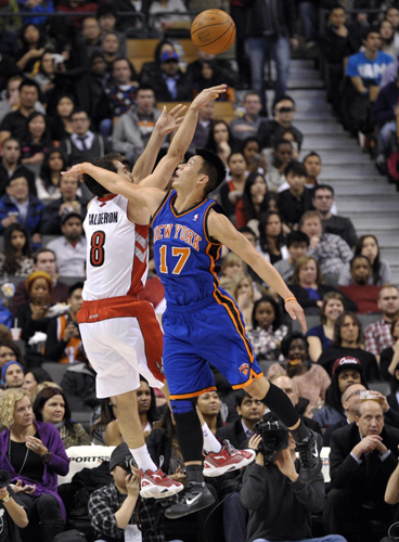 'Linsanity' touches down in star-struck Canada