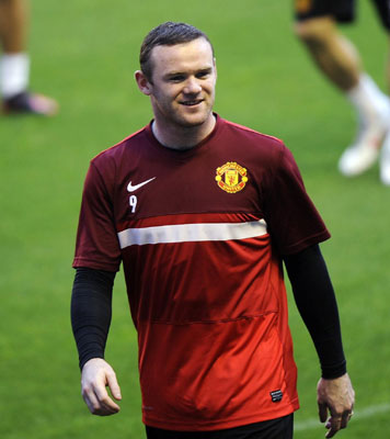 Rooney apologizes for breaking young fan's wrist