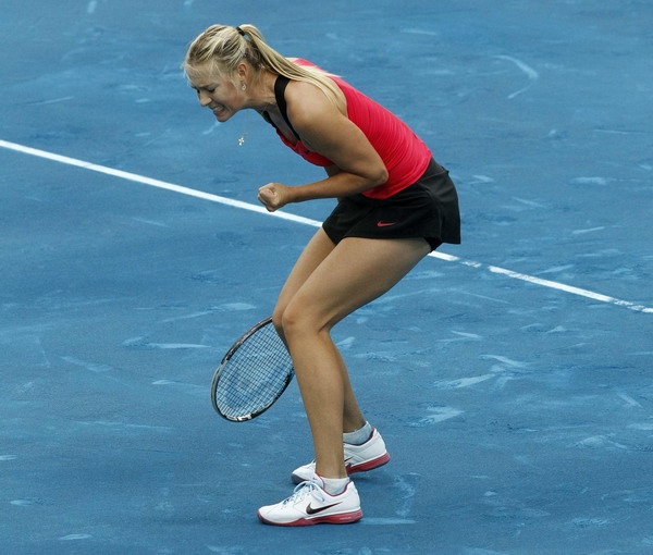 Azarenka, Sharapova advance in Madrid