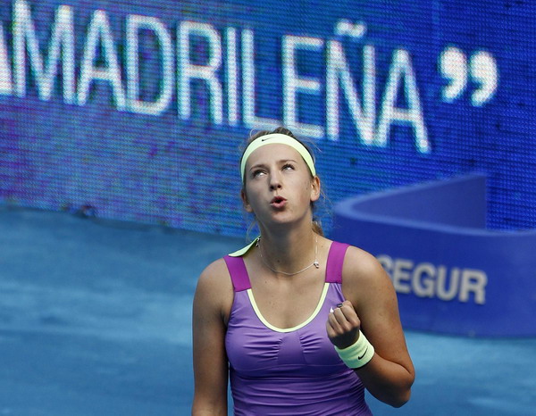 Azarenka, Sharapova advance in Madrid