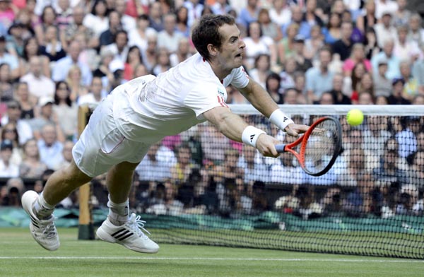 Murray fuels mania with Tsonga win, Federer awaits