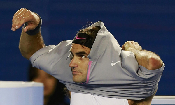 Federer and Serena power into quarterfinals