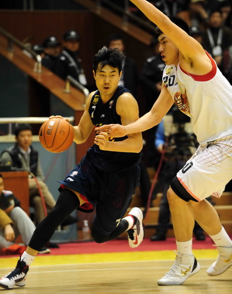 Guangdong crushes Shandong 94-74 to lift 8th CBA title