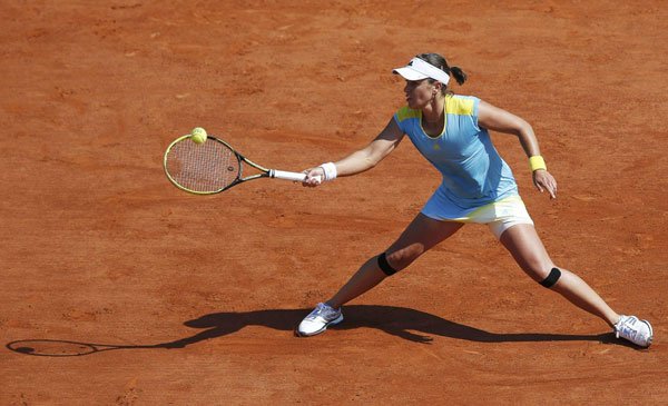 Li Na fights past Garrigues to reach second round in Paris