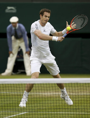 World No 2 Murray cruises to last 16