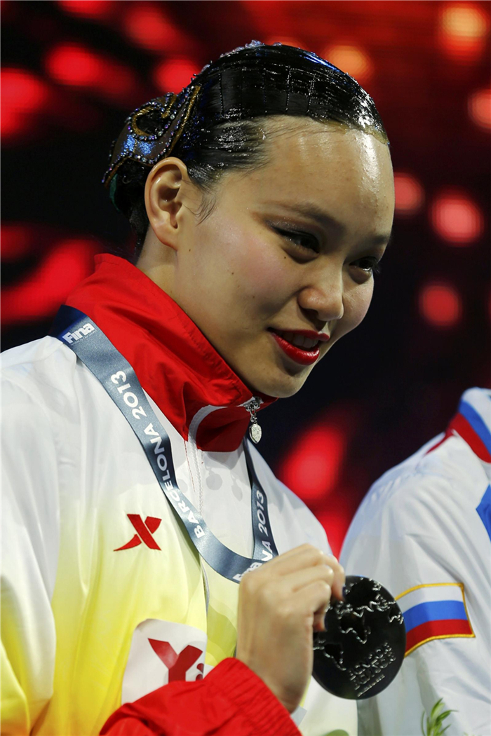 Russia gets gold in solo free routine of synchronized swimming