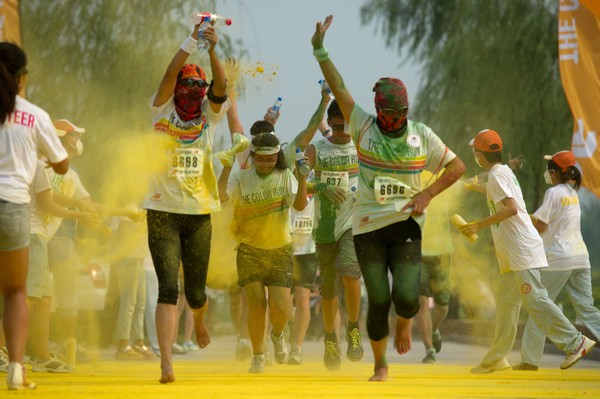 Color Run race held in Beijing