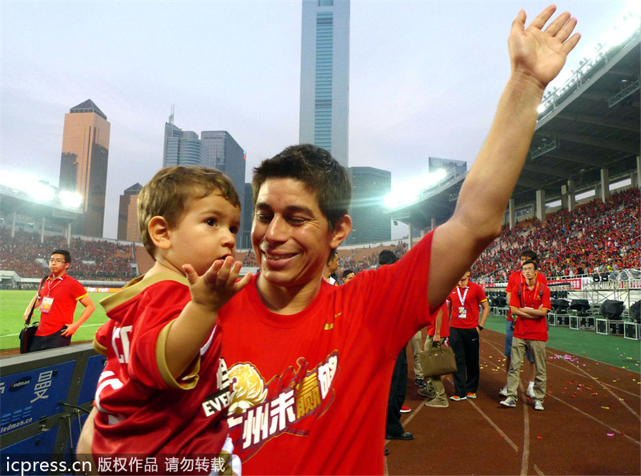 Guangzhou Evergrande claims CSL title with ease