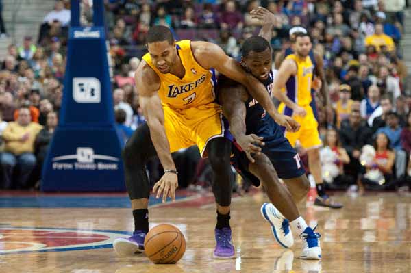 Lakers fight back to beat Pistons