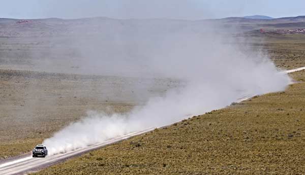Peterhansel leads in 2nd leg of Dakar Rally car race