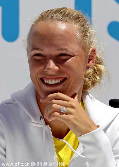 Wozniacki dazzles tennis crowd with diamond ring