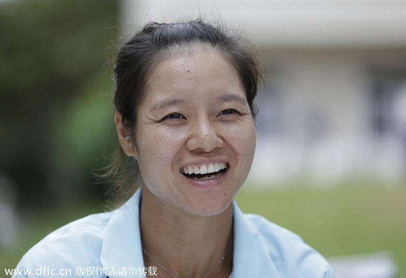 Li Na hola hoops with 10-year-old reporter