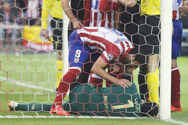 Defensive Chelsea holds Atletico in scoreless draw