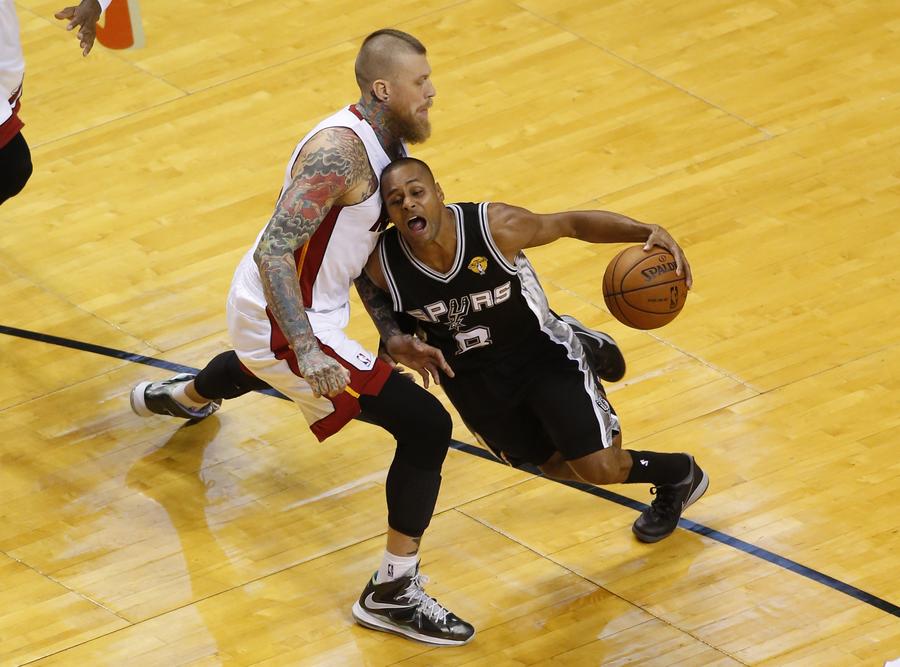 Spurs beat Heat to take 2-1 series lead