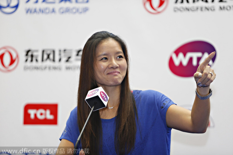 Li Na waves good-bye to hometown fans