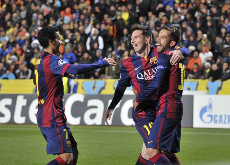 Barcelona beats APOEL 4-0, Messi sets record