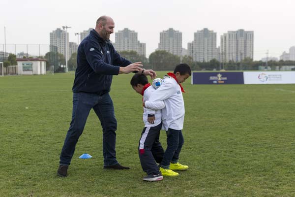 Rugby legend ignites trophy craze