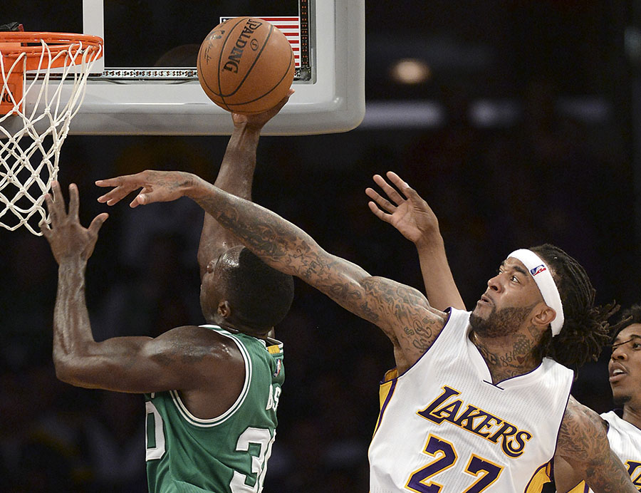 Lakers stop 7-game losing streak with OT win over Celtics
