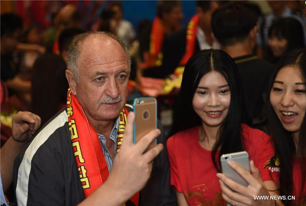 Evergrande's new coach Scolari arrives in Guangzhou