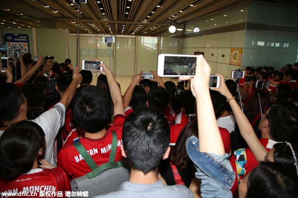 Bayern Munich land in Beijing to begin China tour