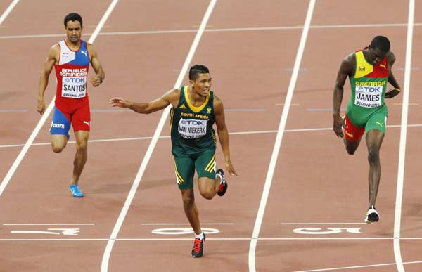 South Africa's Van Niekerk takes 400 gold in stunning time