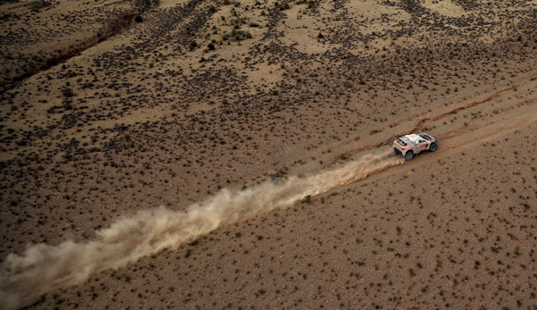 Loeb extends Dakar Rally lead