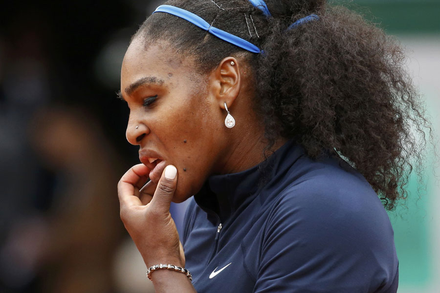 Muguruza stuns Serena to win French Open