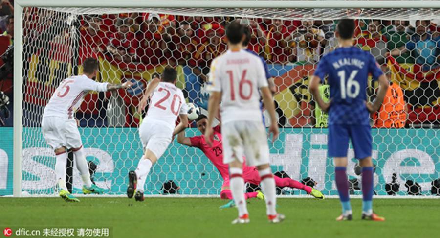 Croatia rally to stun Spain 2-1 to top Euro 2016 Group D