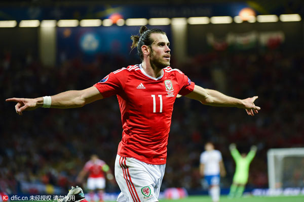 Euro 2016 last 16: Smallest-populated Welsh top of Group B