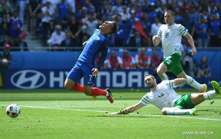 Ireland vies with France at Euro 2016 round of 16 football match