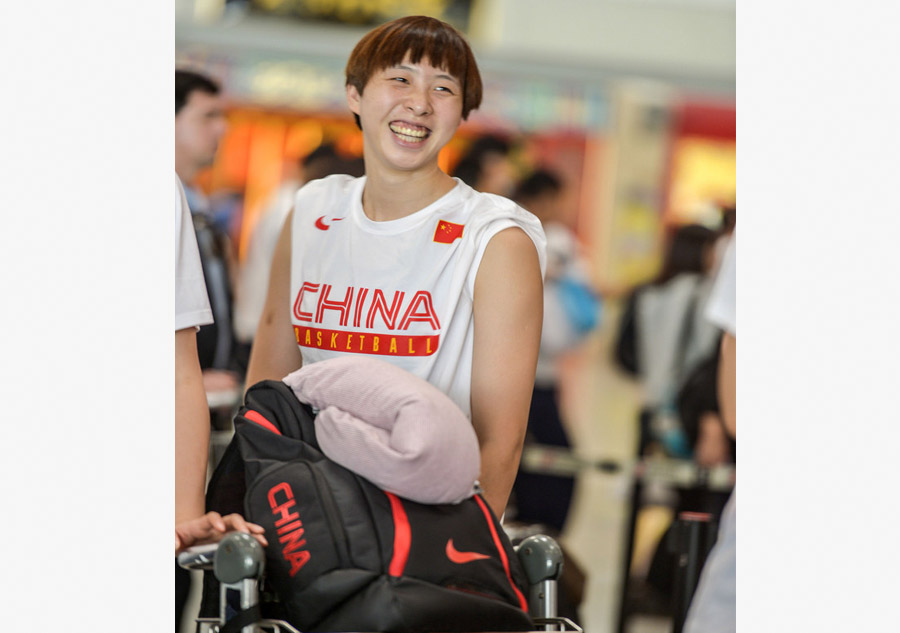 Chinese women's basketball team jets off for training