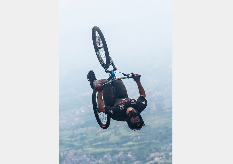 Uphill battle for cyclists in downhill race in Zhangjiajie