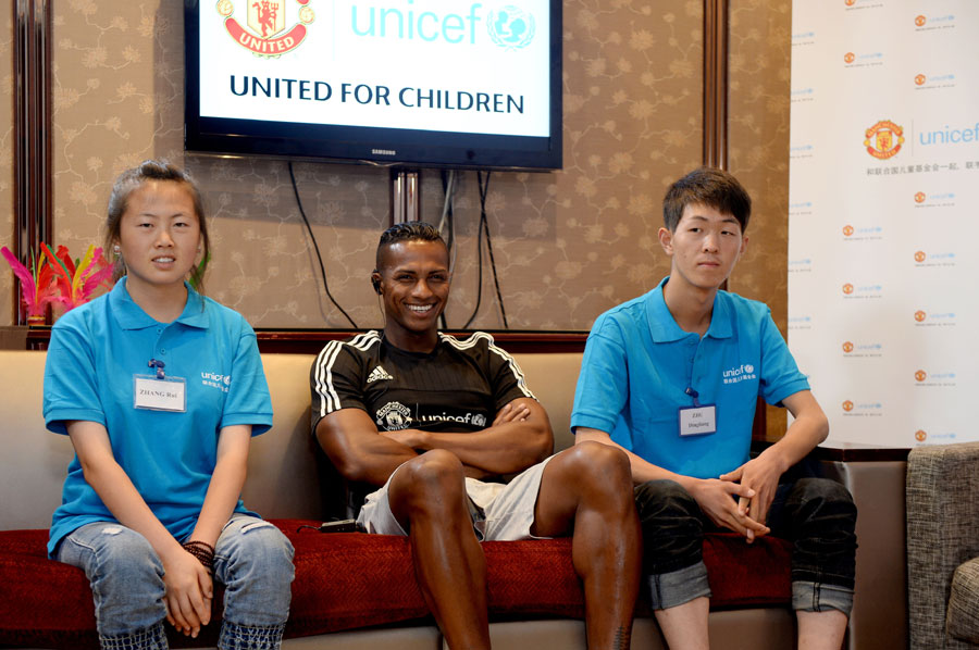 Manchester United players meet young Chinese fans