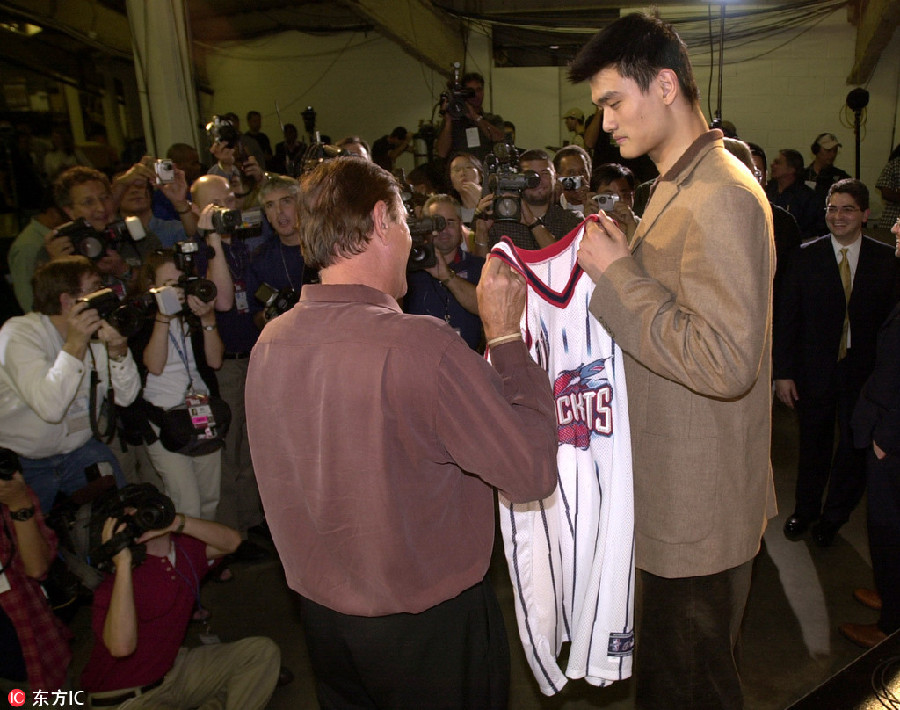 Lakers confirms Yi Jianlian's signing