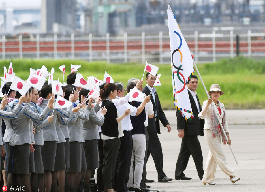 Tokyo welcomes the Olympic flag