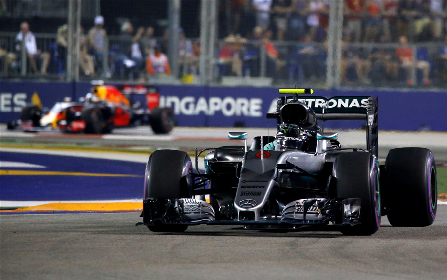 Nico Rosberg shines at 2016 Singapore F1 Grand Prix Night Race