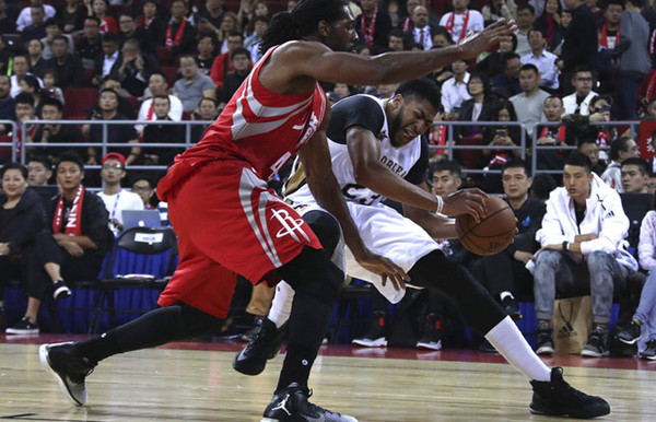 Pelicans' Davis sprains ankle in NBA pre-season game in Beijing