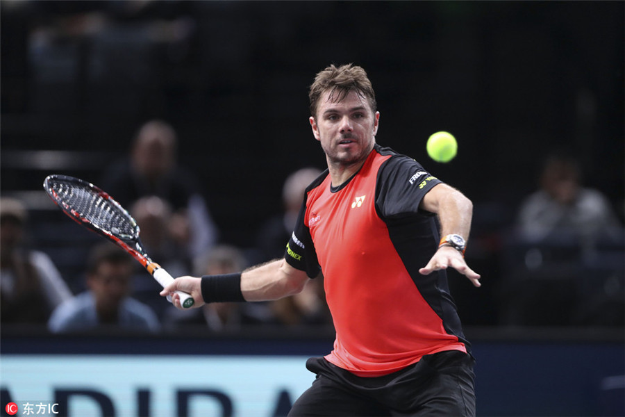 Paris Masters: Wawrinka ousted, Murray struggles into round 3