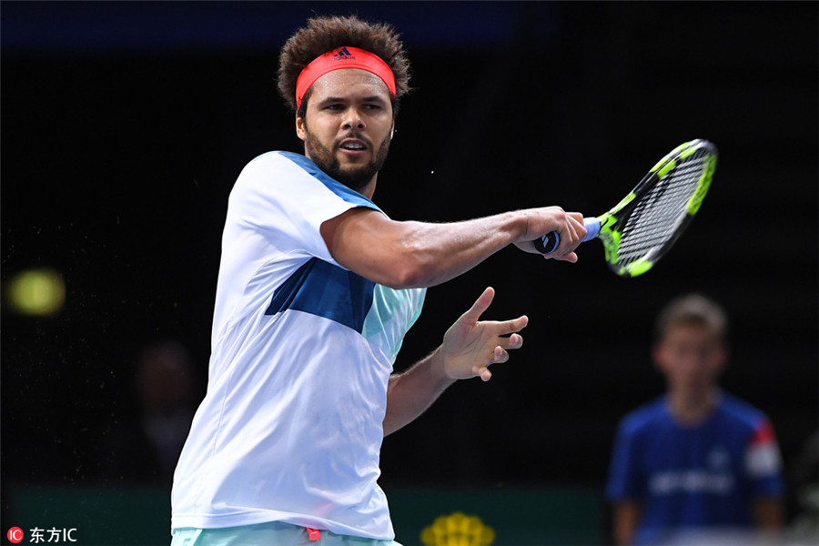 Paris Masters: Wawrinka ousted, Murray struggles into round 3