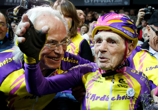 105-year-old Frenchman cycles into history with hour-long ride