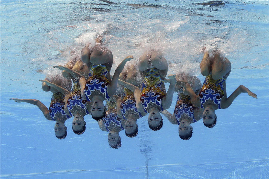 Chinese synchronized swimmers claim history-making gold at FINA worlds